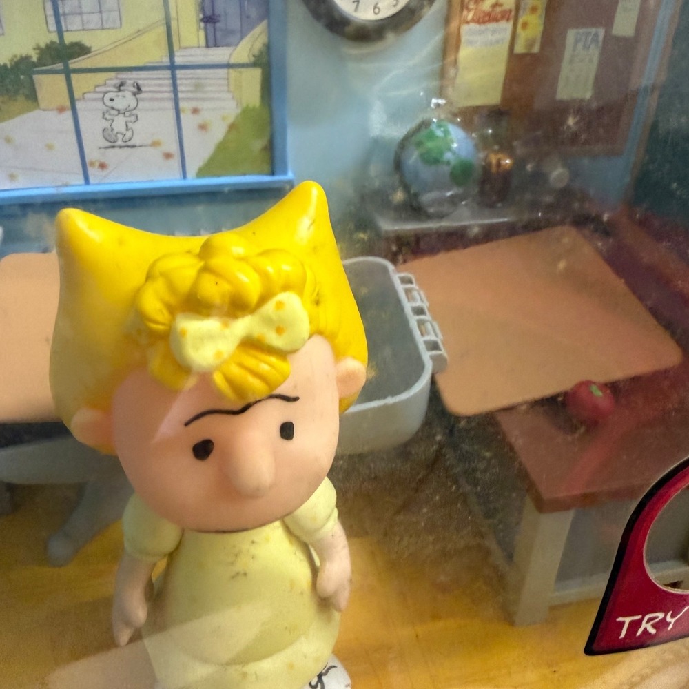 Peanuts Sally Brown‎ Elementary School Classroom Deluxe Playset Schulz - Picture 8 of 10